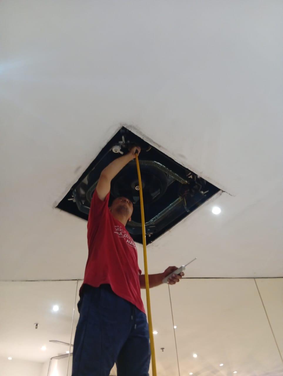 Service AC di Papa Rich Medan